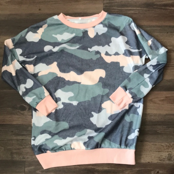SHEIN Tops - ⭐️NWOT Camo crewneck